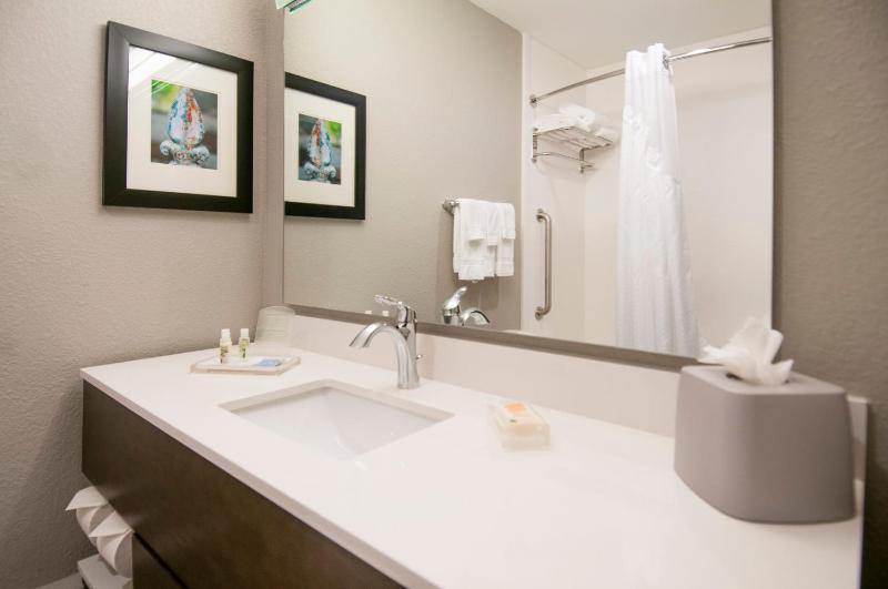 Standard King Room image 1