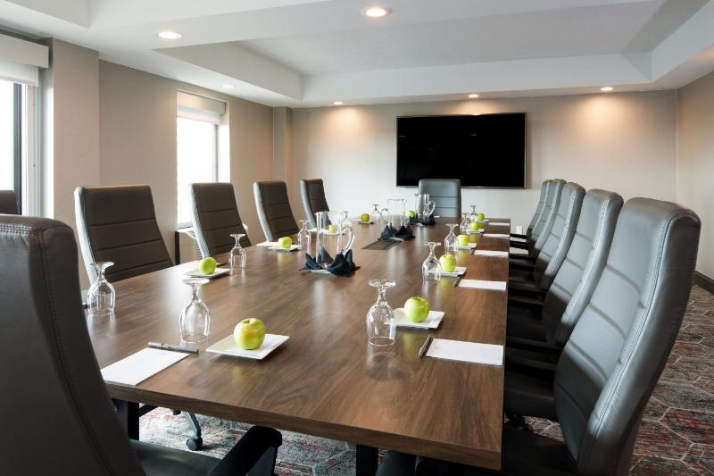 Crowne Plaza Memphis Downtown By IHG - image 2