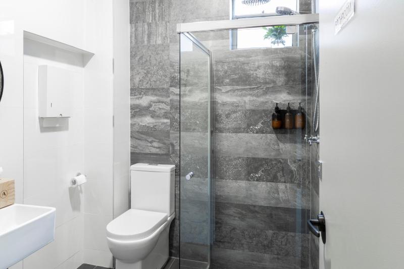 Twin Room with Shared Bathroom image 3