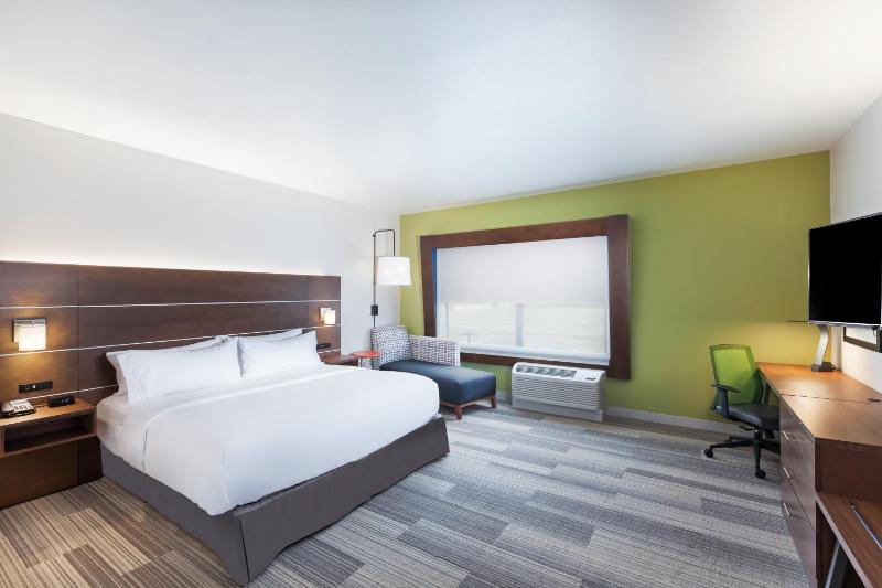 King Room with Roll in Shower - Hearing Accessible/Non-Smoking  image 2