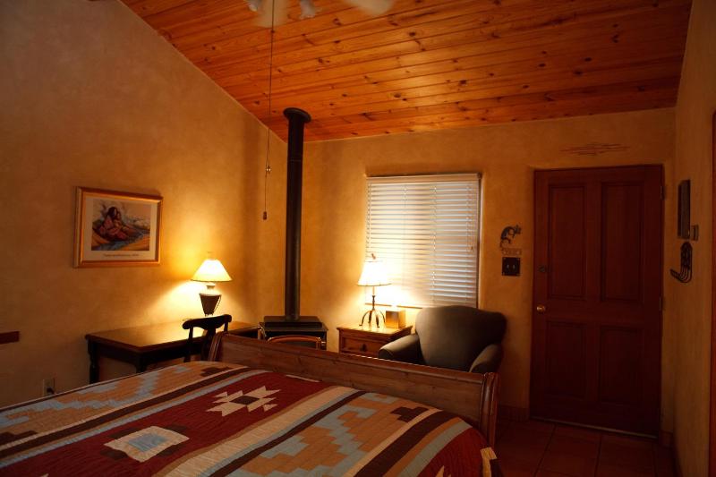 Deluxe Queen Room - Kokopelli image 4