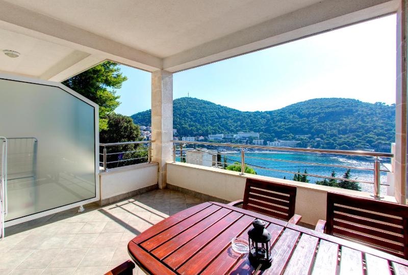 Superior Apartment with Terrace and Sea View image 3