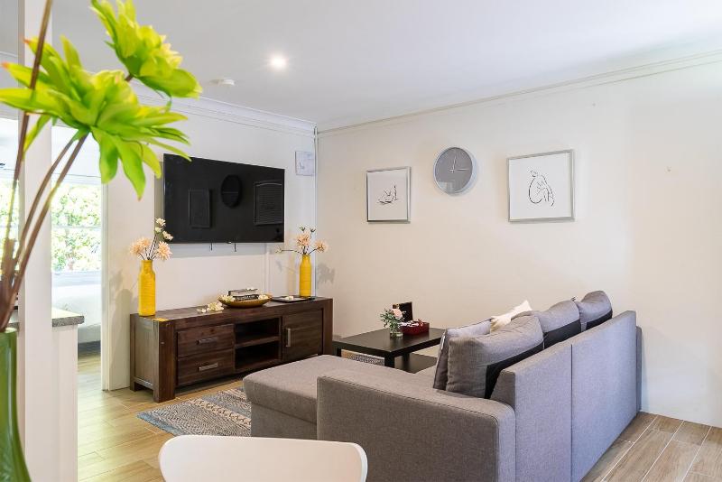 One-Bedroom Apartment image 2