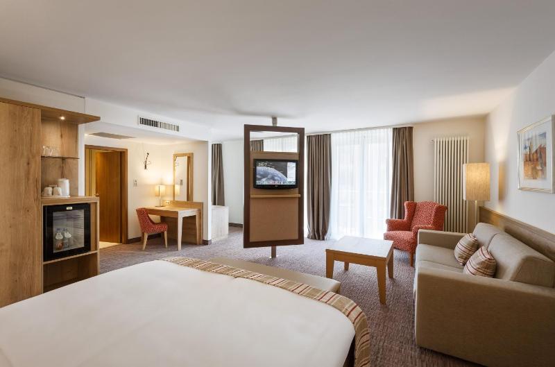 Premium King Room image 1