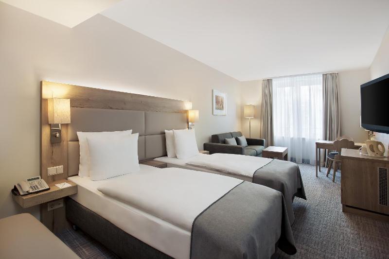 Standard Twin Room image 2