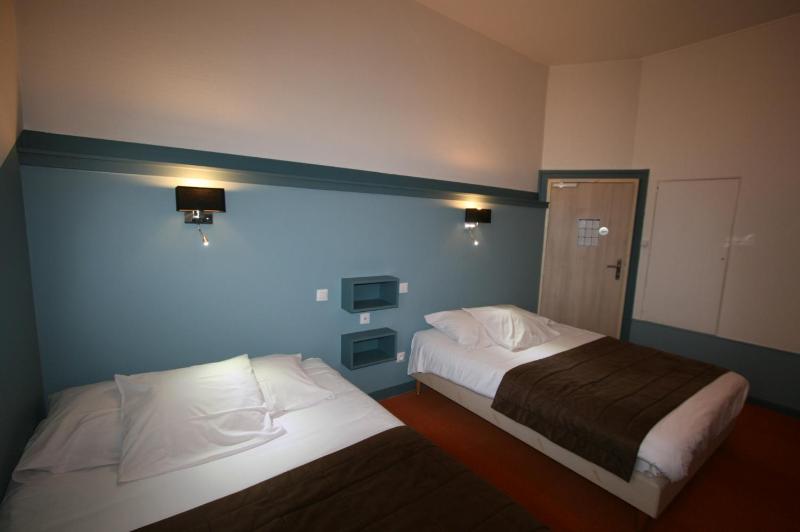Family Room image 3