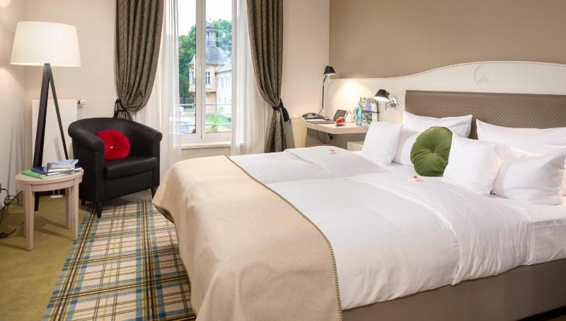 Classic Double Room image 3