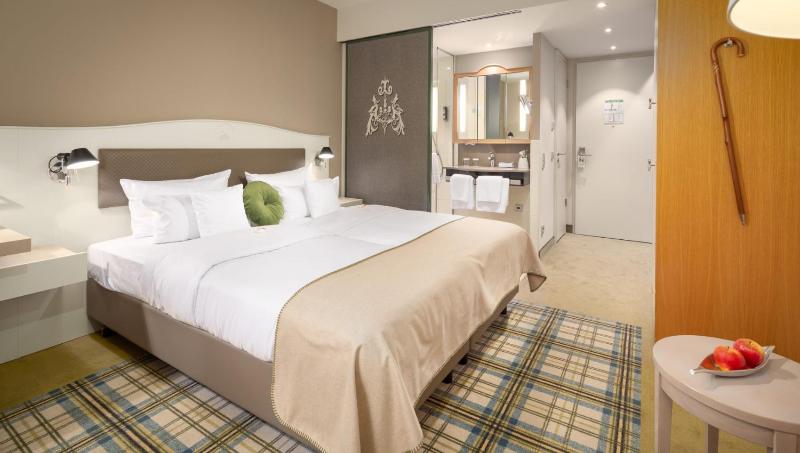 Classic Double Room image 1