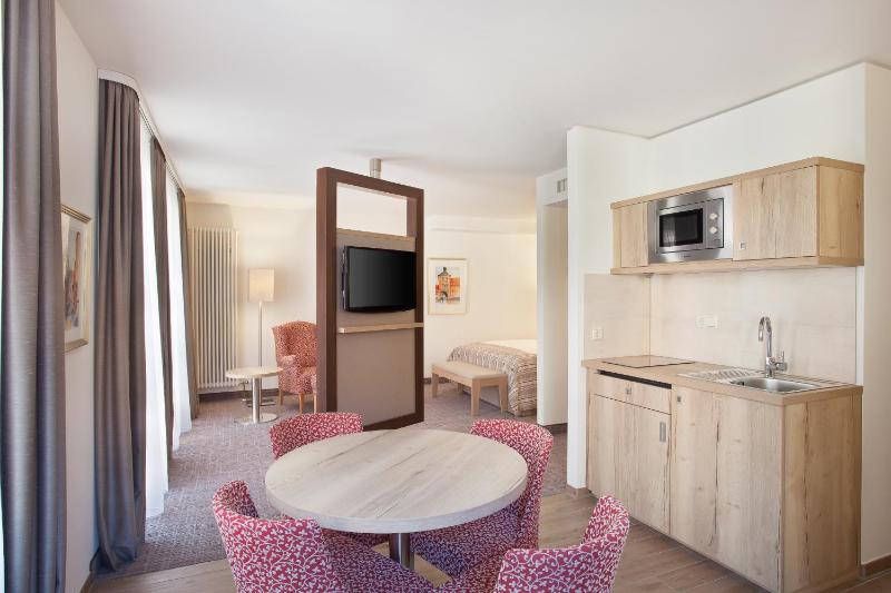 Premium King Room image 2