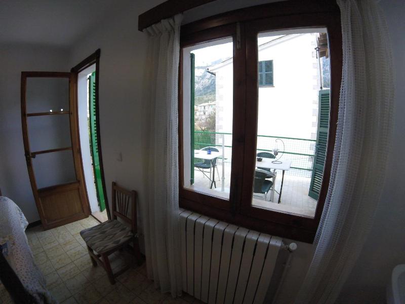 Double Room with Shared Bathroom image 3