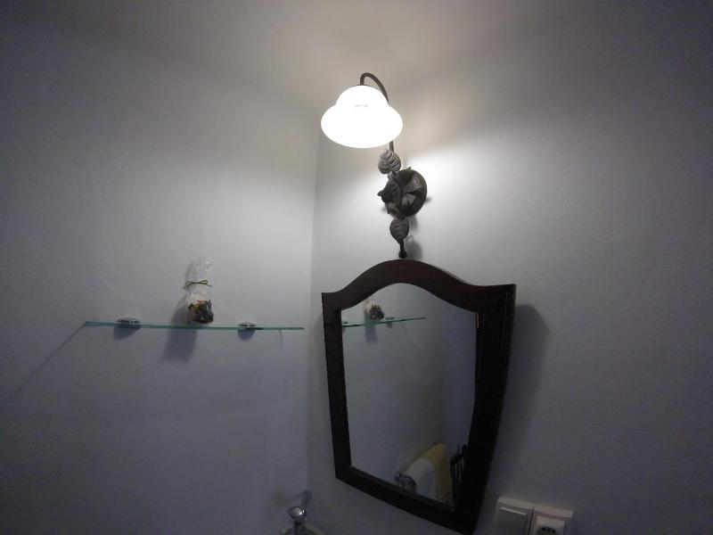 Twin Room with Shared Bathroom image 3