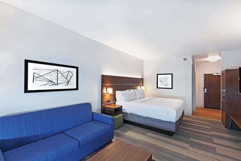 King Suite with Sofa Bed image 3