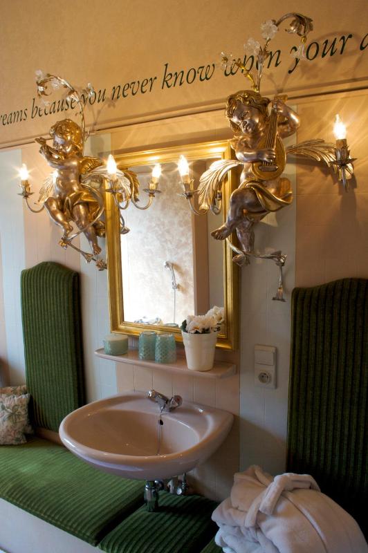 Deluxe Double Room image 2