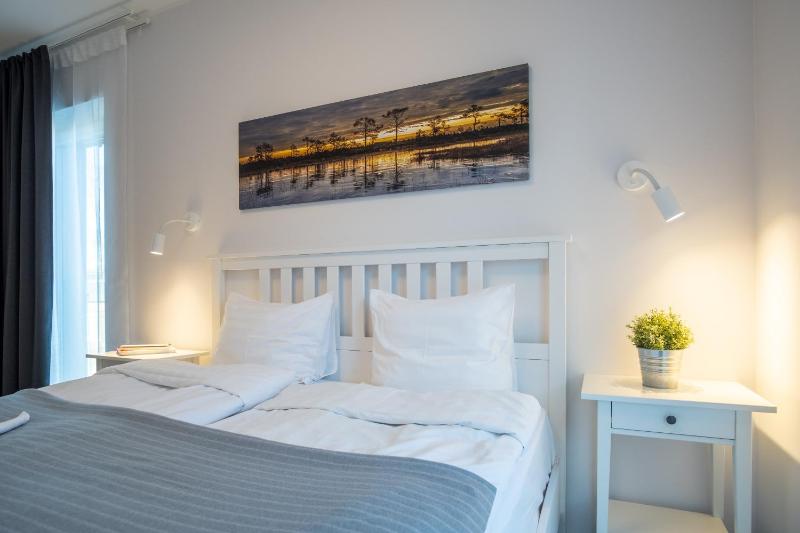 Dream Stay - Brand New Apartment with Balcony & Free Parking - image 6