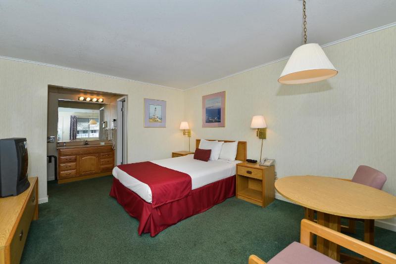 Standard Single Queen Room - Non-Smoking  image 4