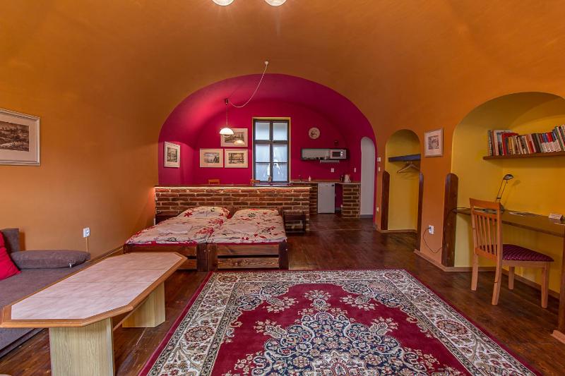 Twin Room with Extra Bed image 4