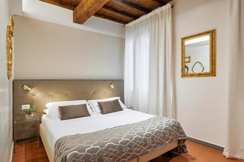 Deluxe Room image 1