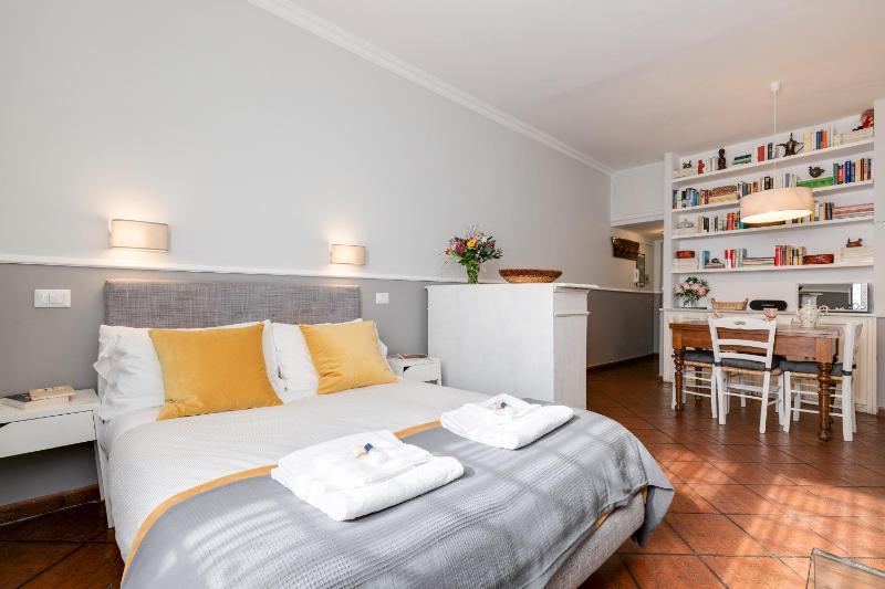 One-Bedroom Apartment image 4