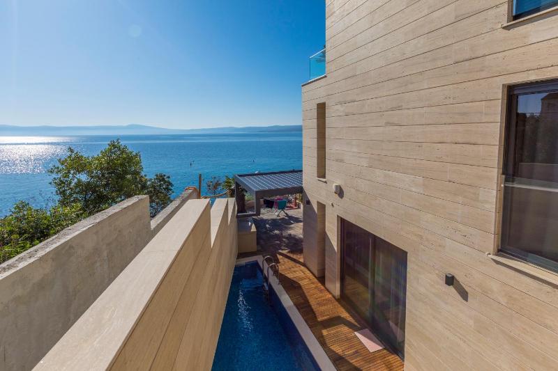BEACH FRONT VILLA FRAN - DELUXE SEA VIEW SUITE with private jacuzzi # 3 - image 21