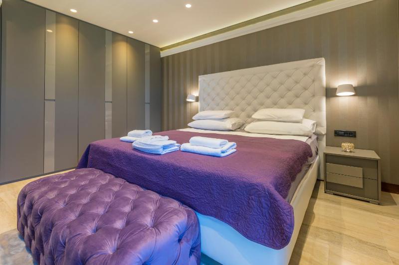 BEACH FRONT VILLA FRAN - DELUXE SEA VIEW SUITE with private jacuzzi # 3 - image 42