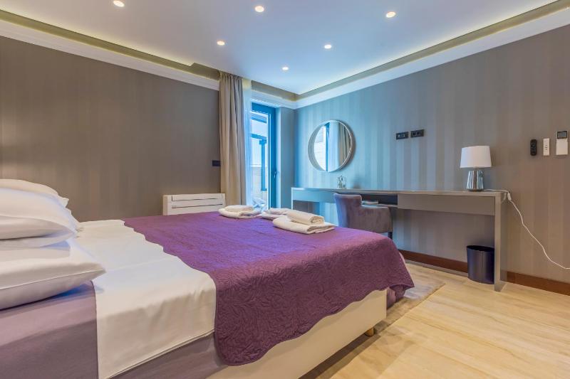 BEACH FRONT VILLA FRAN - DELUXE SEA VIEW SUITE with private jacuzzi # 3 - image 9