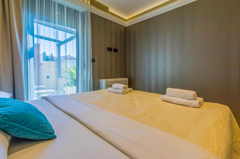BEACH FRONT VILLA FRAN - DELUXE SEA VIEW SUITE with private jacuzzi # 3 - image 37