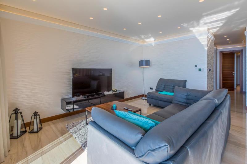 BEACH FRONT VILLA FRAN - DELUXE SEA VIEW SUITE with private jacuzzi # 3 - image 2
