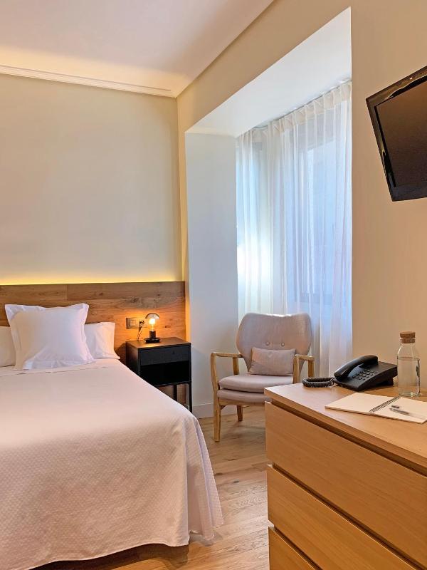 Superior Queen Room image 2