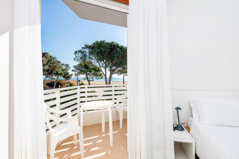 Standard Double Room image 3