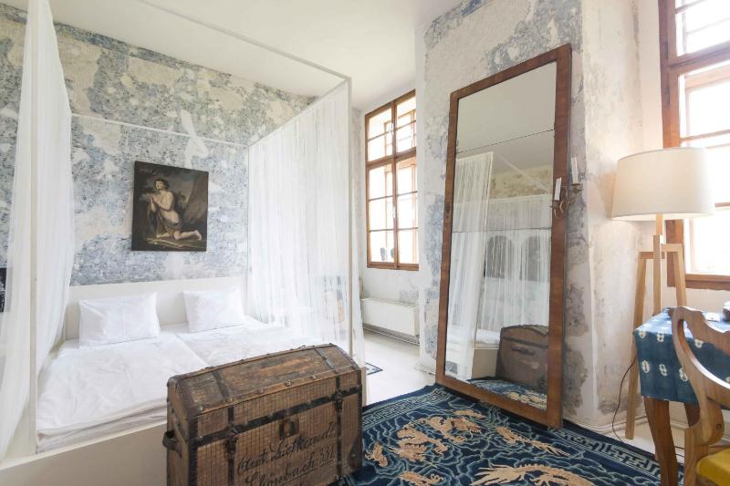 Deluxe Suite image 4