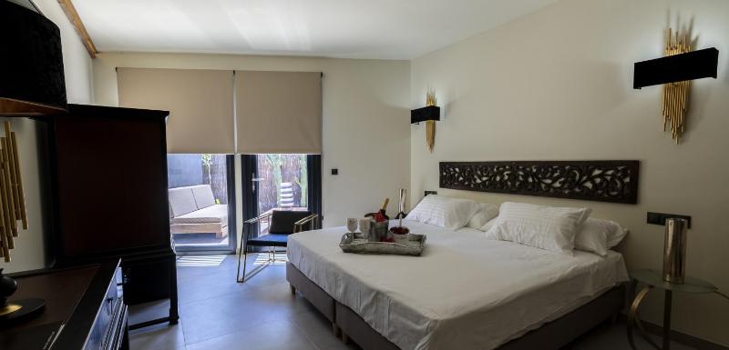 Triple Room with Seating area image 1