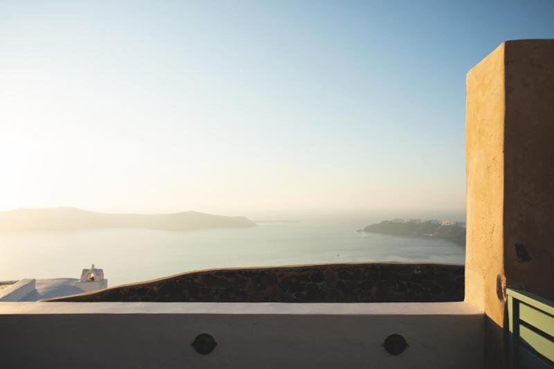 Superior Suite with Caldera View image 3