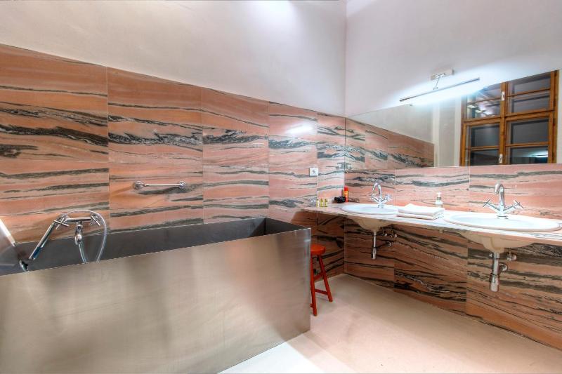 Deluxe Queen Suite image 4