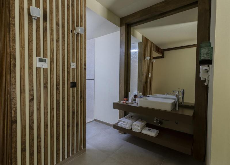 Triple Room with Seating area image 4
