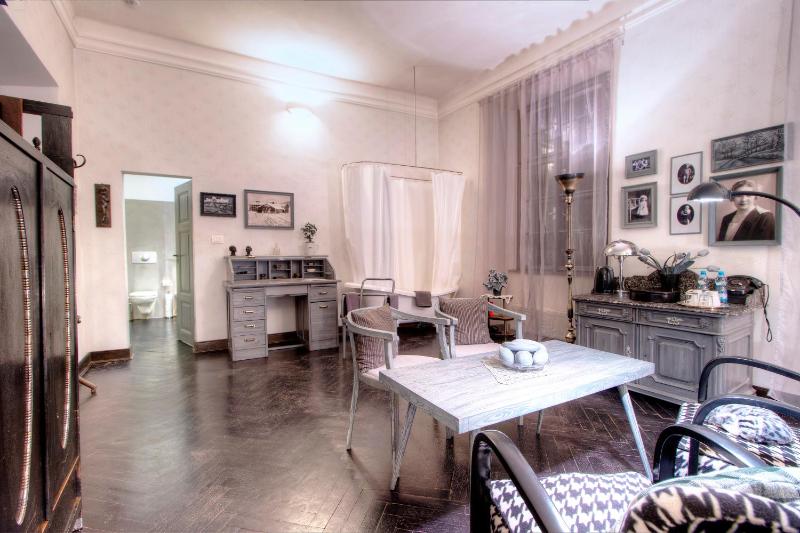 Standard Double Room image 3