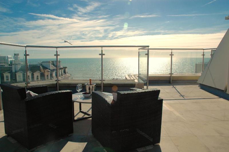 Airhost's Brighton's Best Green Diamond Escape with Sea Views - image 1