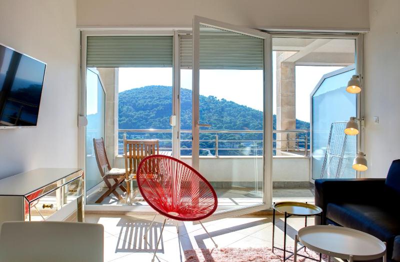 Superior Apartment with Balcony and Sea View image 4