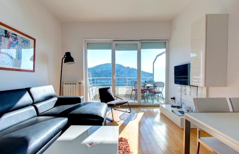 Deluxe Apartment with Balcony and Sea View image 1