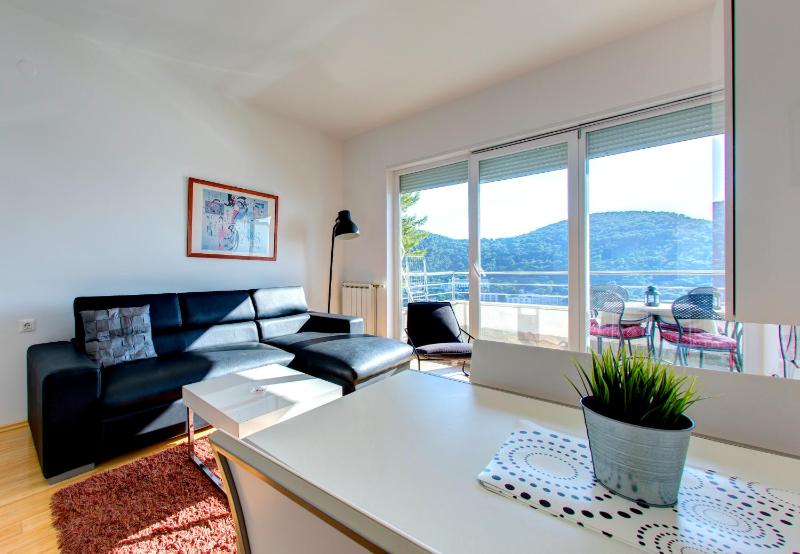 Deluxe Apartment with Balcony and Sea View image 4