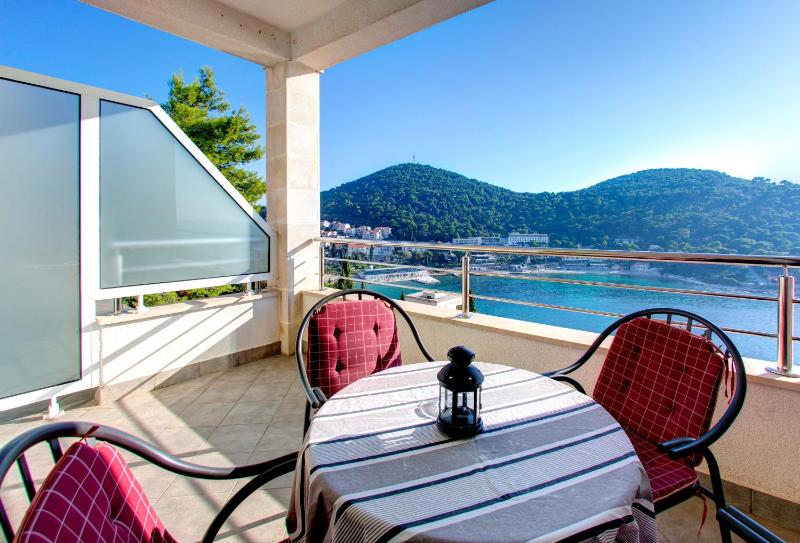 Premier Apartment with Balcony and Sea View image 1