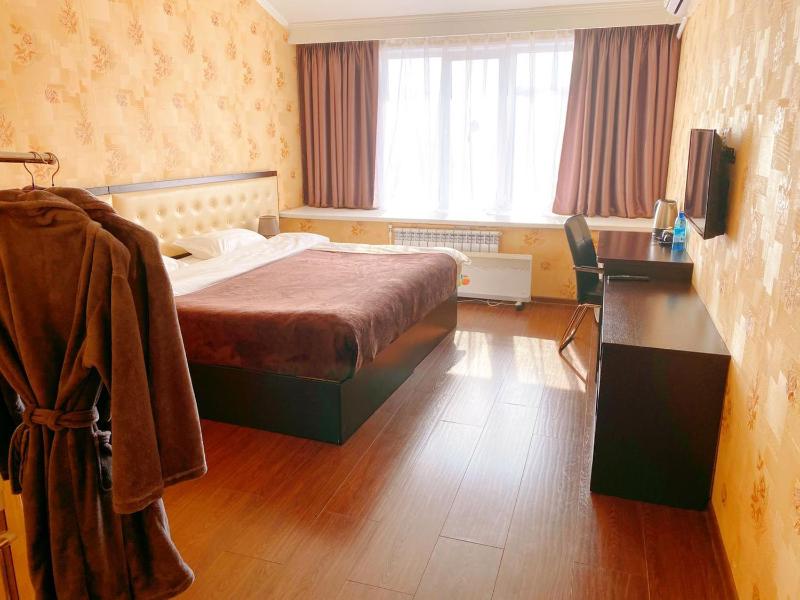 Standard Double Room image 3