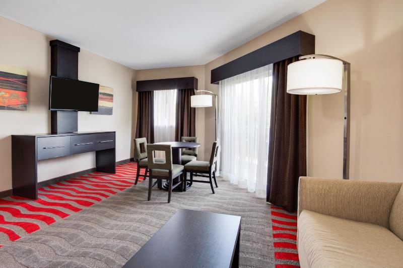 One-Bedroom Suite image 2