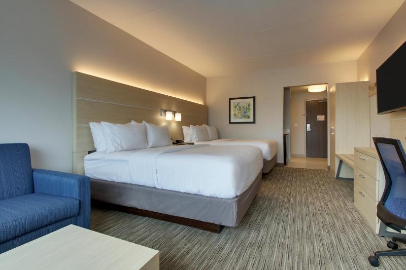 Queen Suite with Two Queen Beds image 1