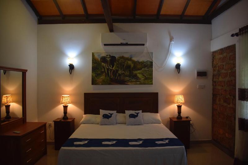 ilamparuma Hotel - image 2