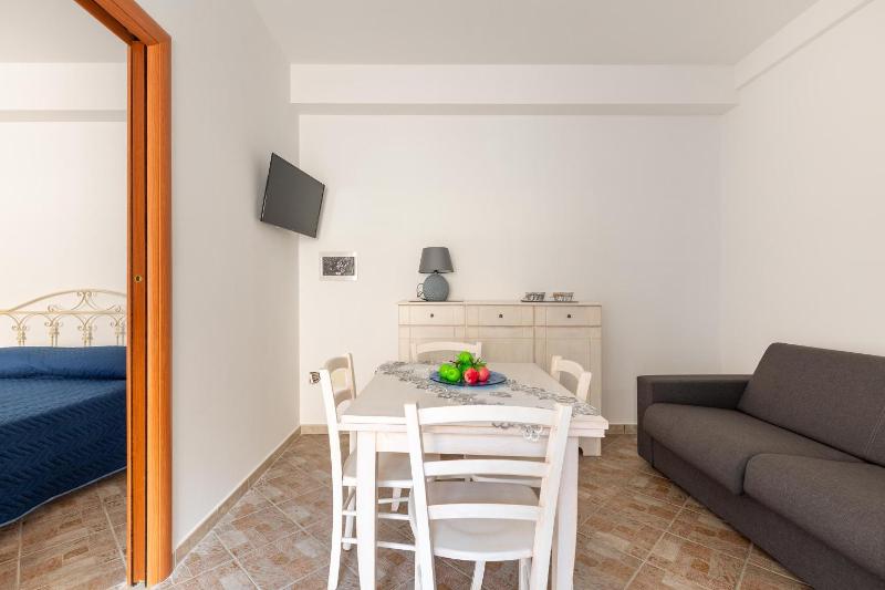 One-Bedroom Apartment image 4