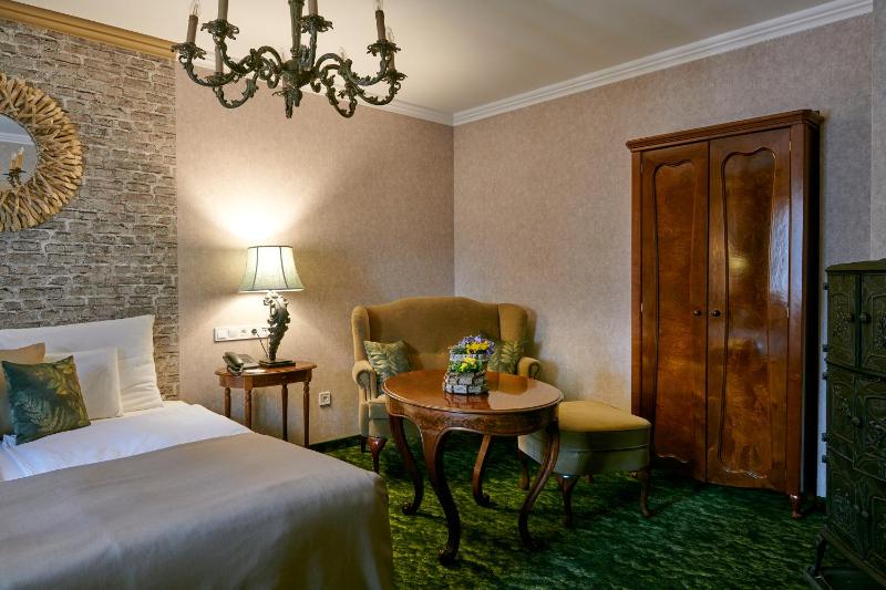 Superior Queen Room image 4