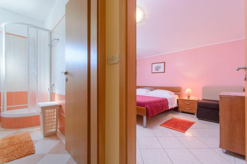 One-Bedroom Apartment image 4