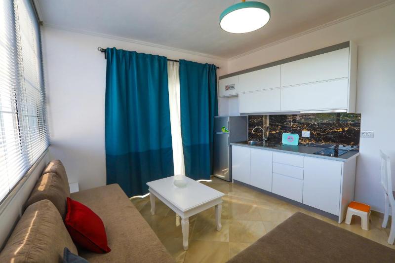 Superior Triple Room with Sea View image 3