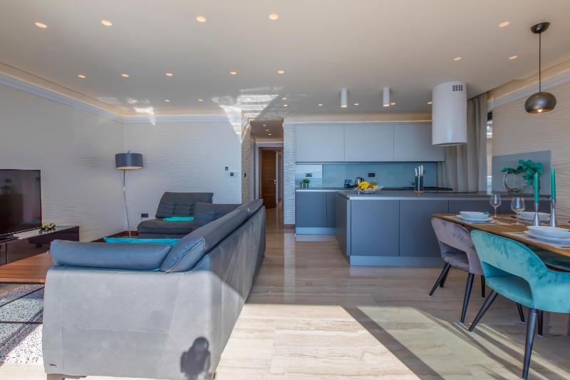 BEACH FRONT VILLA FRAN - DELUXE SEA VIEW SUITE with private jacuzzi # 3 - image 36