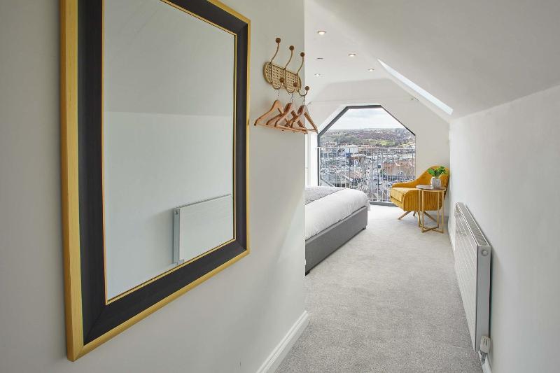 Host & Stay | The Penthouse Hudsons Yard House - image 11